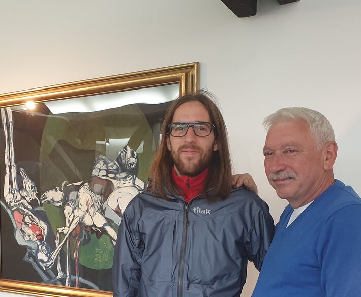 So synom Milanom v priestore stálej expozície Vincenta Hložníka.